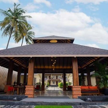 Gandharv Resorts Wai Exteriör bild