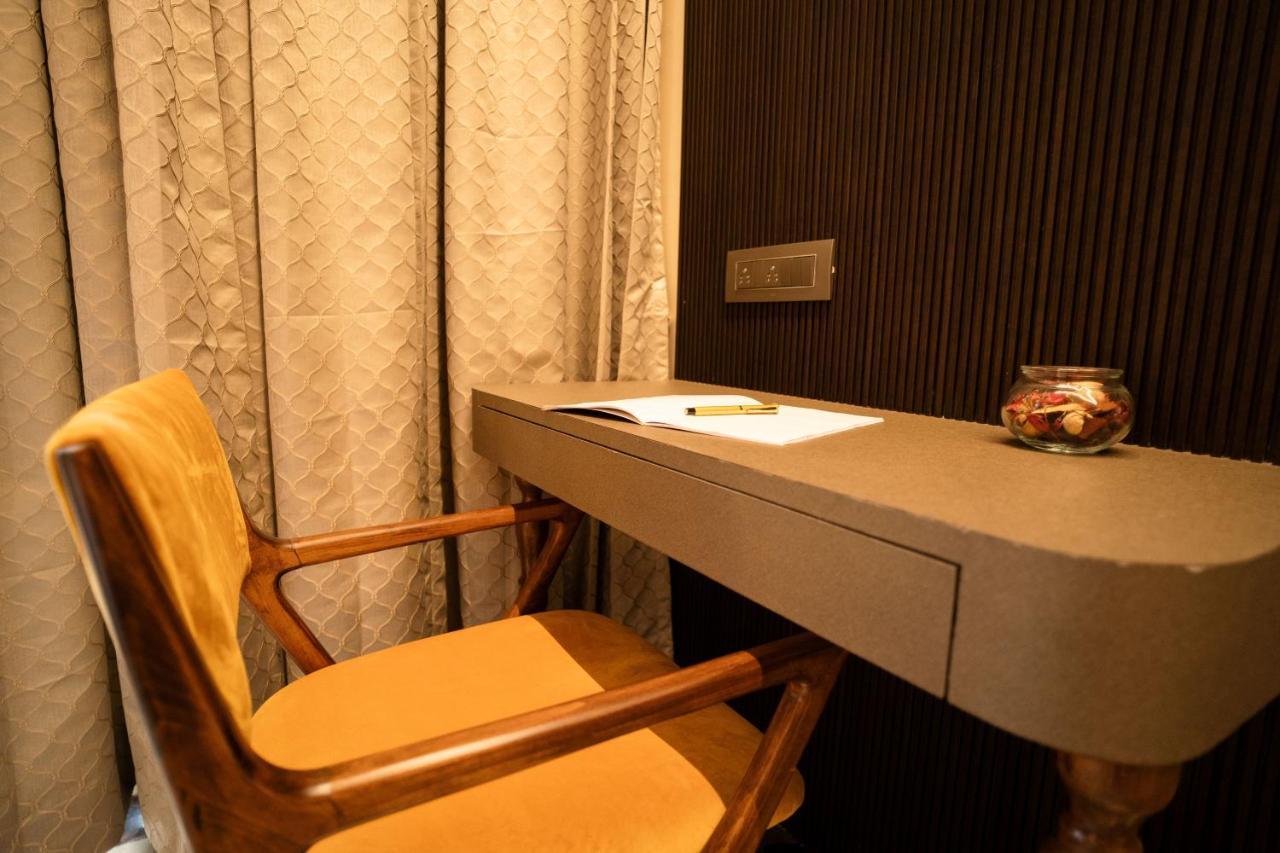 Gandharv Resorts Wai Exteriör bild