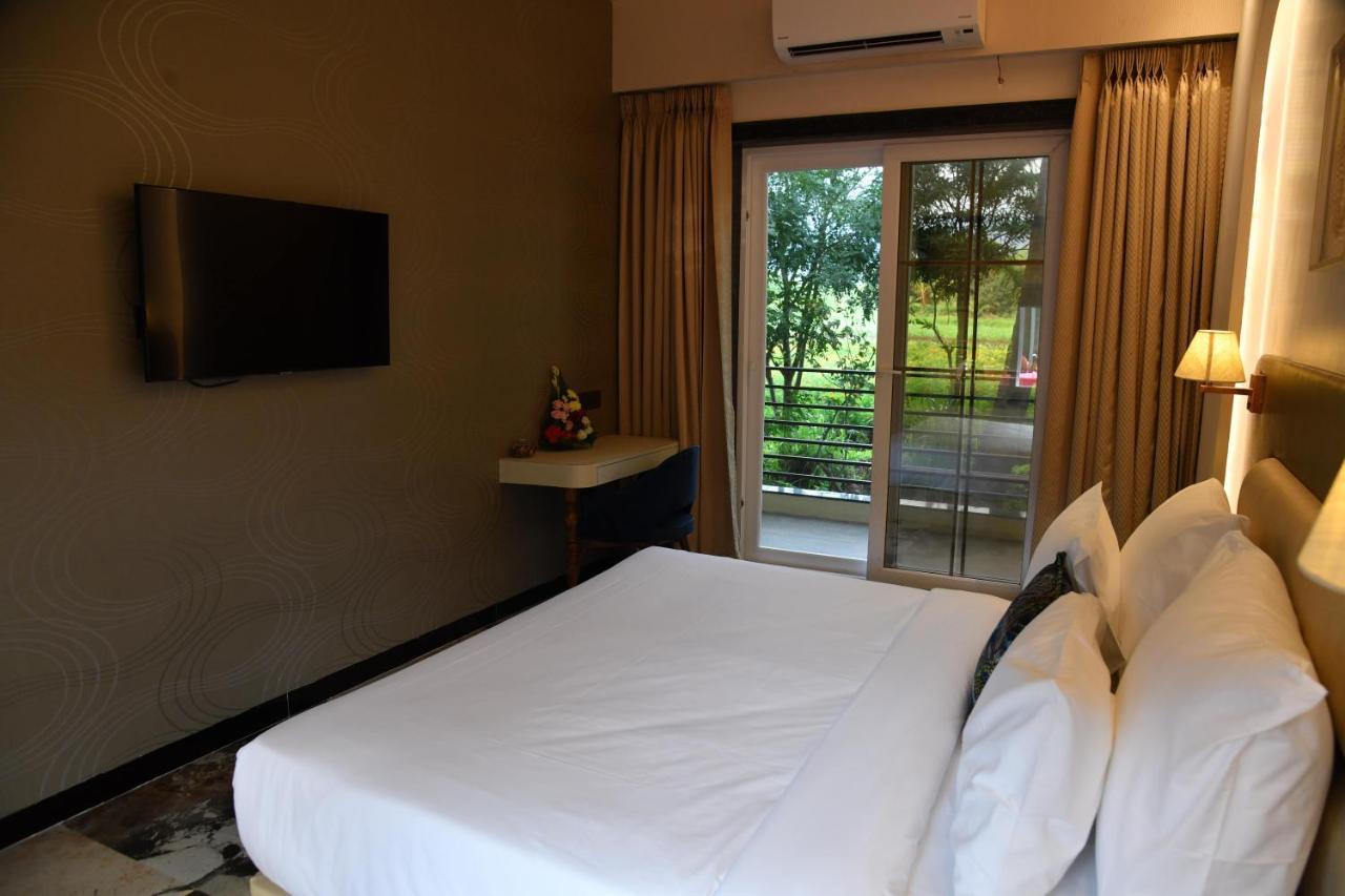 Gandharv Resorts Wai Exteriör bild
